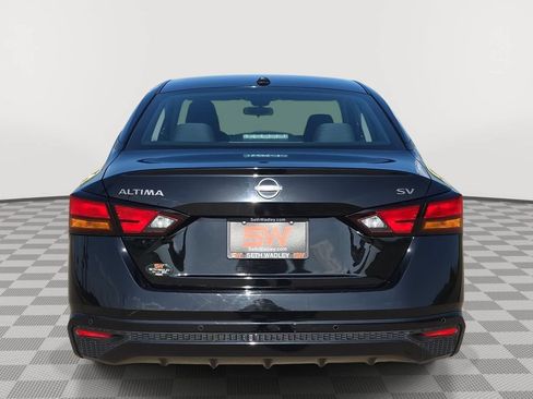 Used 2024 Nissan Altima 2.5 SV FWD image 6
