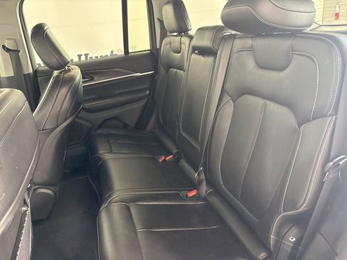 Used 2023 Jeep Grand Cherokee Limited w/ Black Appearance Package image 23