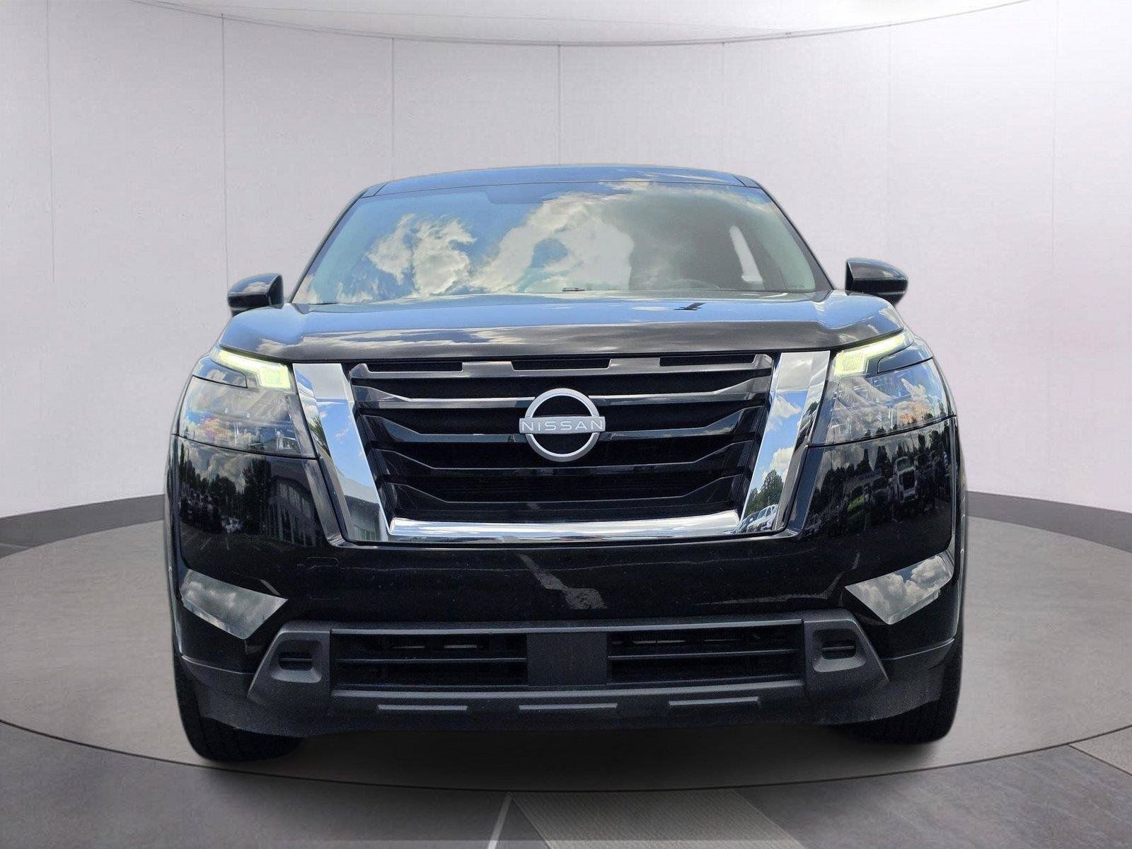 Used 2025 Nissan Pathfinder SV FWD image 8