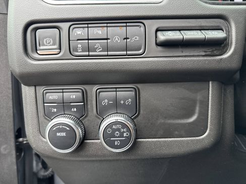 Used 2021 GMC Yukon AT4 w/ AT4 Premium Package AWD/4WD image 41