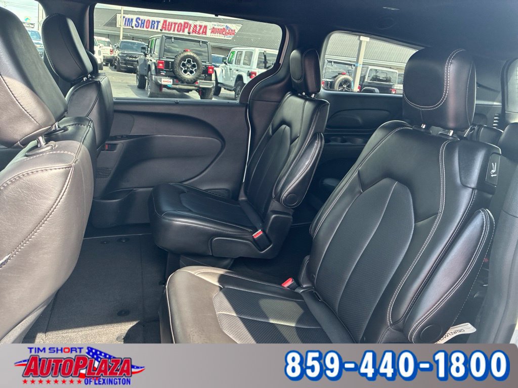 Used 2025 Chrysler Pacifica Select FWD image 16