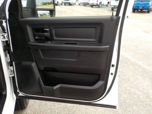Used 2023 RAM 2500 Tradesman w/ Chrome Appearance Group AWD/4WD image 29