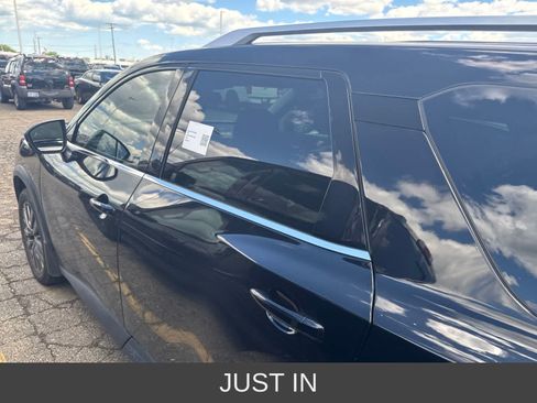 Used 2022 Nissan Pathfinder SL AWD/4WD image 17