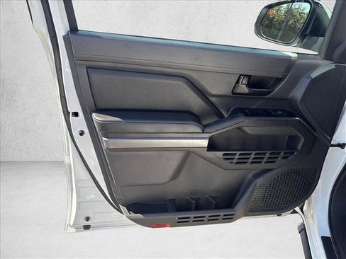 Certified 2025 Toyota Tacoma SR5 AWD/4WD image 11