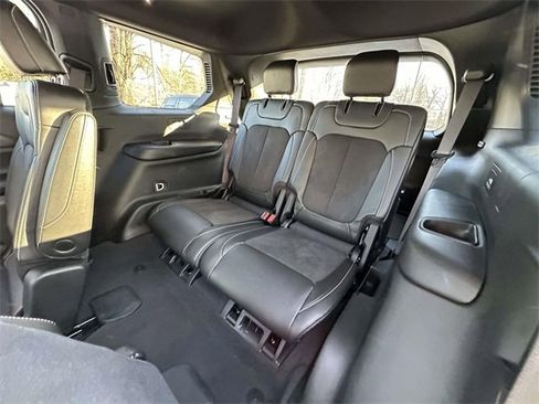 Certified 2024 Jeep Grand Cherokee L Altitude image 20