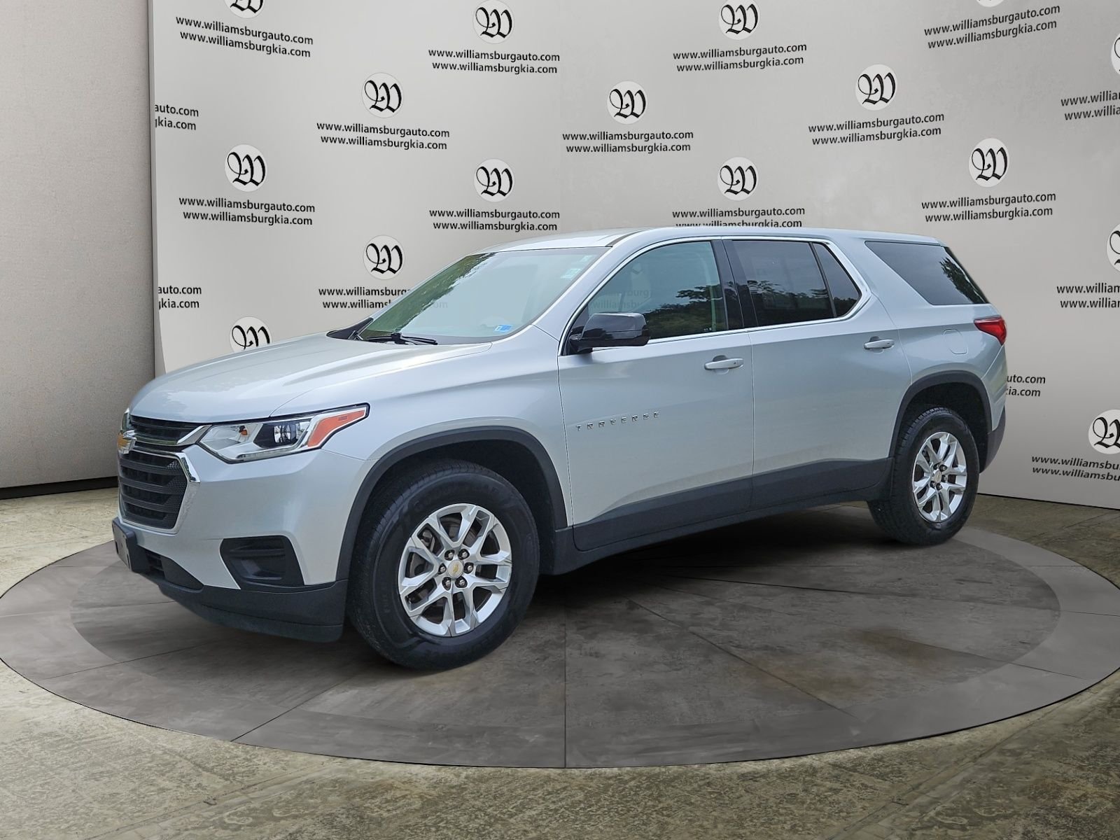 Used 2020 Chevrolet Traverse LS FWD image 1