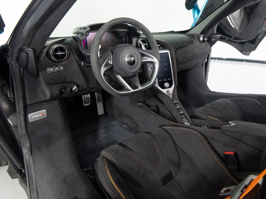 Used 2024 McLaren 750S Spider RWD image 17