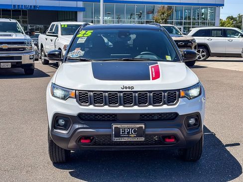 Used 2025 Jeep Compass Trailhawk AWD/4WD image 6