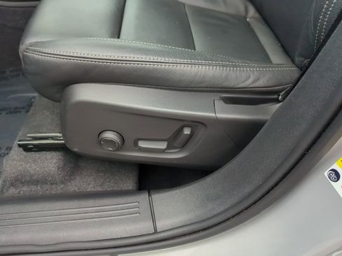 Used 2024 Volvo XC40 B5 Plus image 35