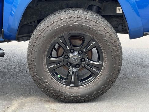 Used 2017 Toyota Tacoma TRD Sport AWD/4WD image 14