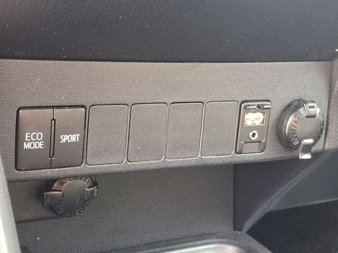 Used 2017 Toyota RAV4 XLE w/ Plus Special Value Package AWD/4WD image 39