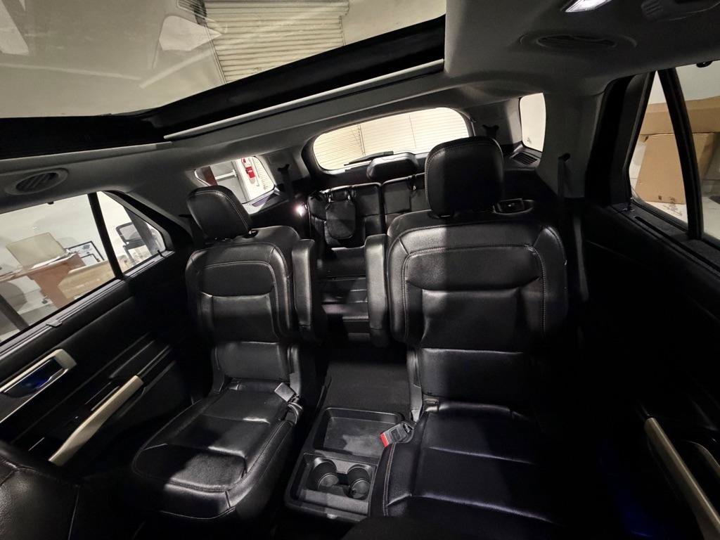 Used 2021 Ford Explorer Limited w/ Equipment Group 301A AWD/4WD image 17