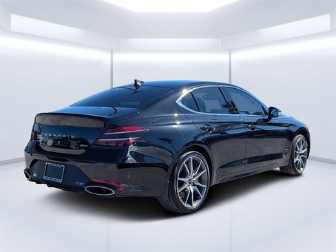 Used 2025 Genesis G70 2.5T image 3