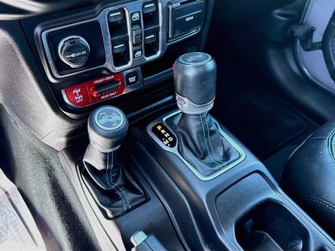 Used 2022 Jeep Wrangler Unlimited Rubicon 4xe w/ Cold Weather Group AWD/4WD image 18