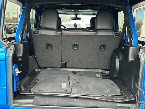 Used 2022 Jeep Wrangler Unlimited Sahara w/ Cold Weather Group image 10