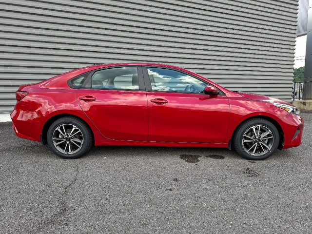 Used 2023 Kia Forte LXS FWD image 2