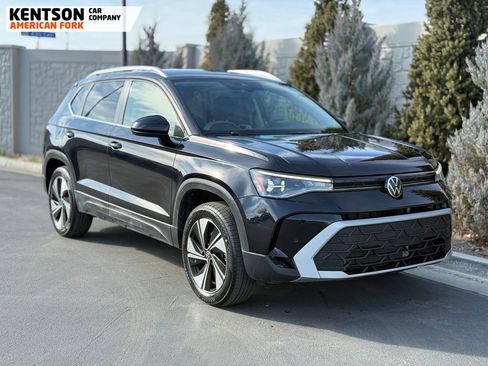 Used 2025 Volkswagen Taos SE image 13