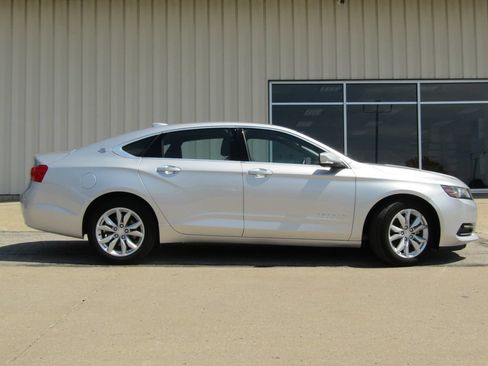 Used 2019 Chevrolet Impala LT FWD image 2