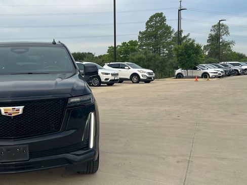 Used 2023 Cadillac Escalade Sport AWD/4WD image 3