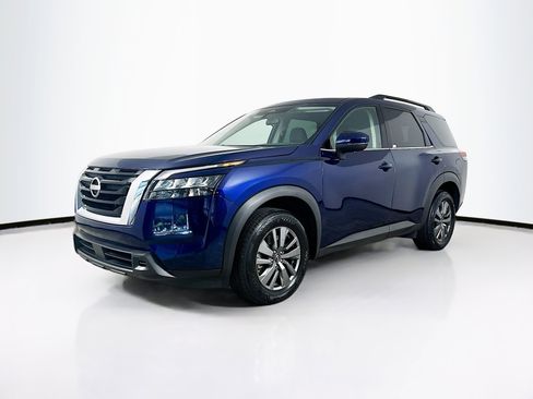 Used 2025 Nissan Pathfinder SV FWD image 3