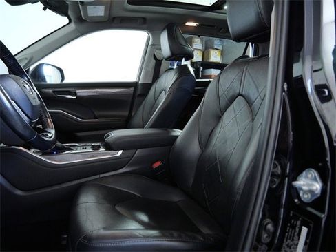 Used 2020 Toyota Highlander Platinum image 17