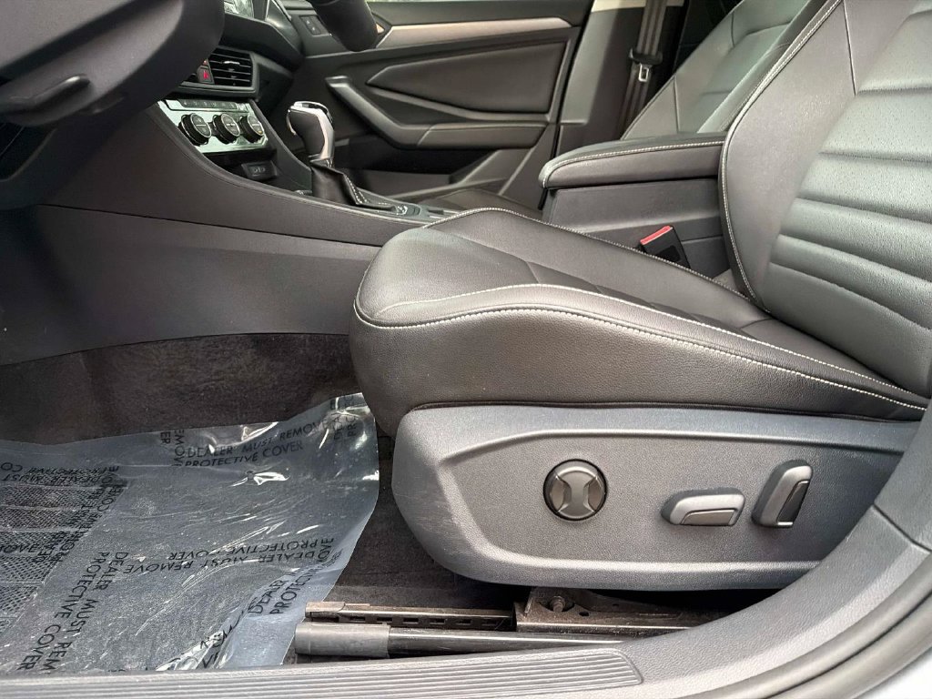 Used 2024 Volkswagen Jetta SE FWD image 17