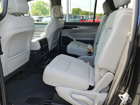 New 2026 Jeep Grand Wagoneer Limited w/ Convenience Group I AWD/4WD image 11