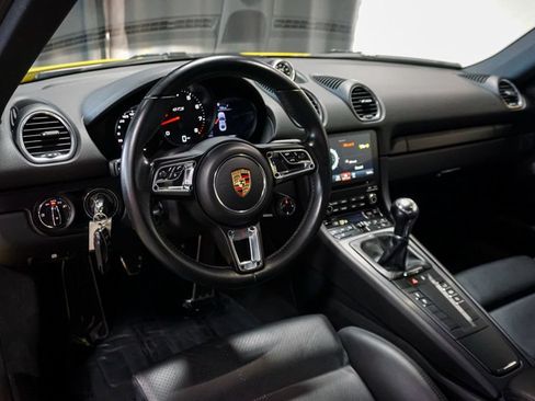 Used 2019 Porsche 718 Cayman RWD image 10
