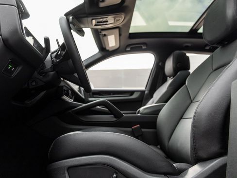 New 2026 Porsche Cayenne image 24