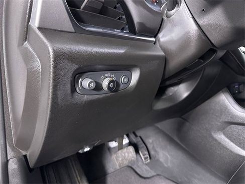 Used 2021 Chevrolet Traverse LT image 18