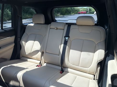 Used 2024 Jeep Grand Cherokee Limited w/ Luxury Tech Group II AWD/4WD image 36