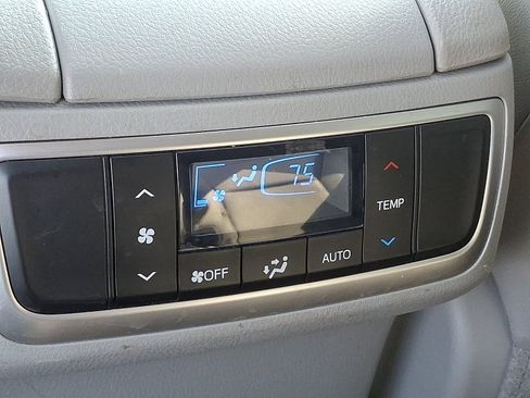 Used 2019 Toyota Highlander XLE AWD/4WD image 11