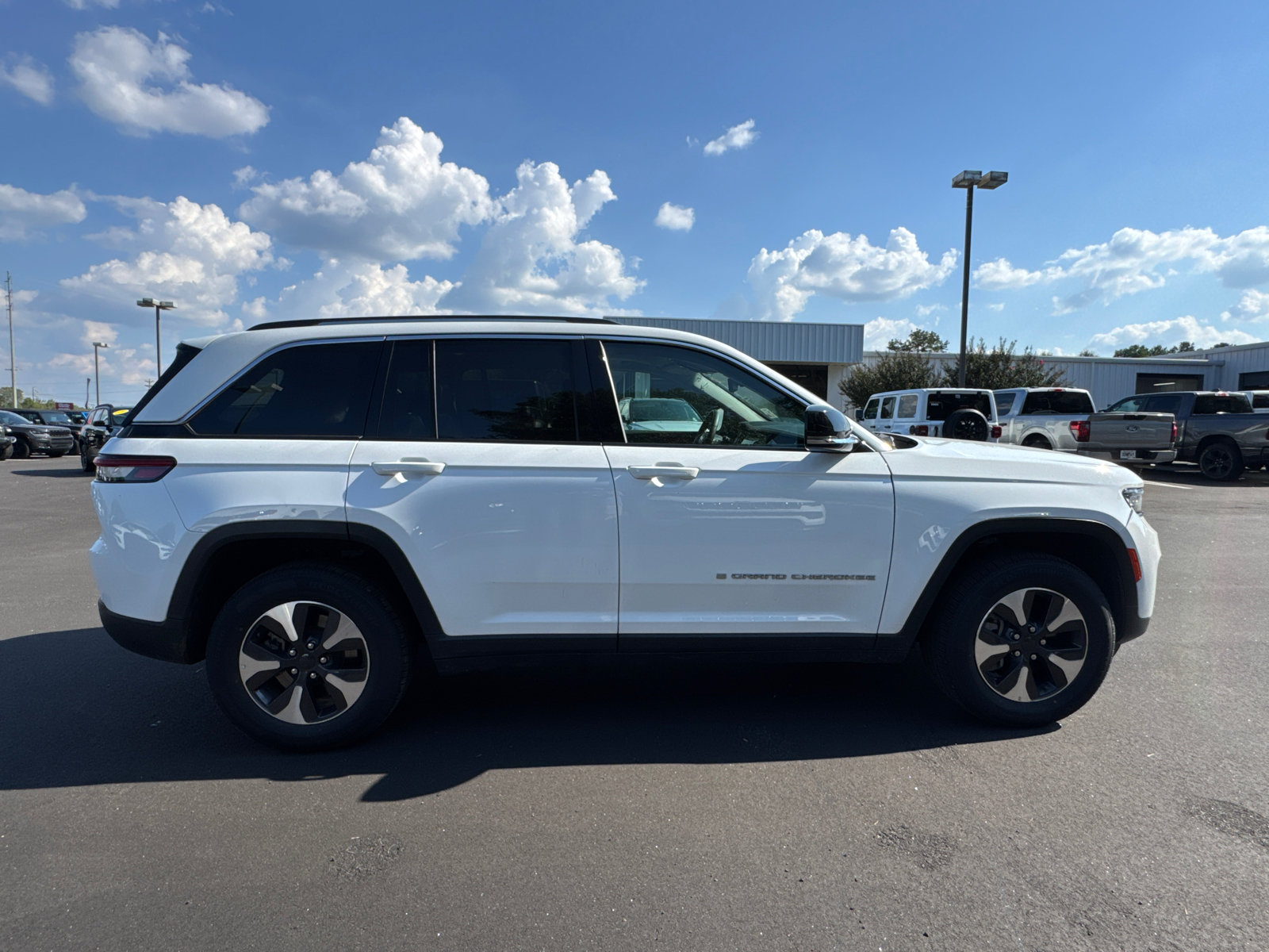 Used 2024 Jeep Grand Cherokee Limited 4xe AWD/4WD image 4