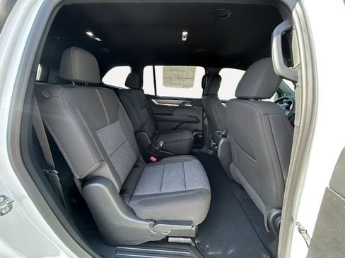 New 2026 GMC Acadia Elevation image 11