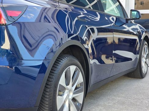 Used 2024 Tesla Model Y Long Range AWD/4WD image 40