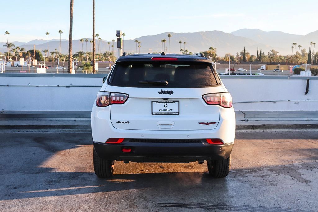 Used 2024 Jeep Compass Trailhawk AWD/4WD image 8