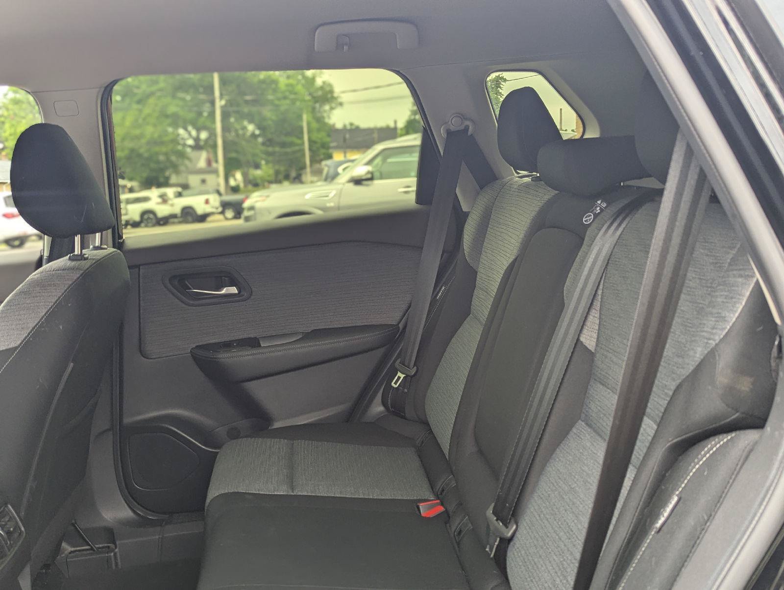 Used 2023 Nissan Rogue SV AWD/4WD image 24