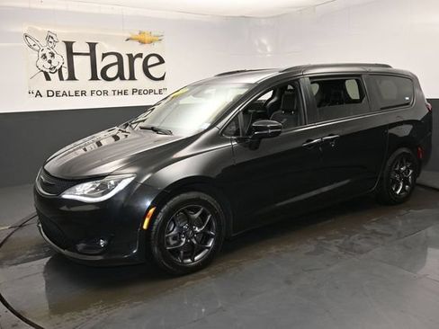 Used 2019 Chrysler Pacifica Limited w/ S Appearance Package FWD image 28