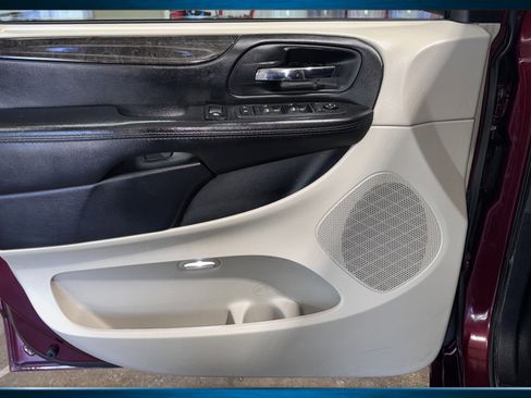 Used 2018 Dodge Grand Caravan SE w/ UConnect Hands-Free Group FWD image 27