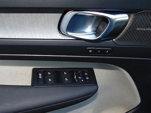 New 2026 Volvo XC40 B5 Ultra w/ Climate Package image 16