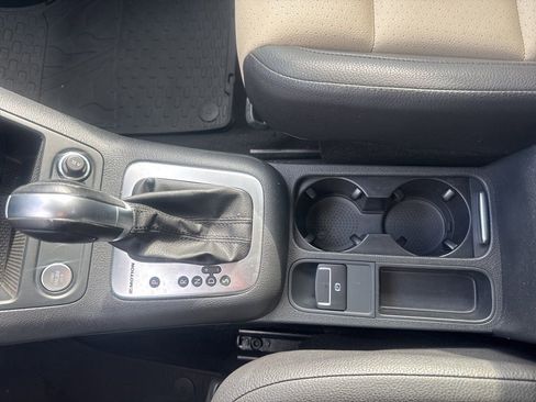 Used 2017 Volkswagen Tiguan Limited image 22