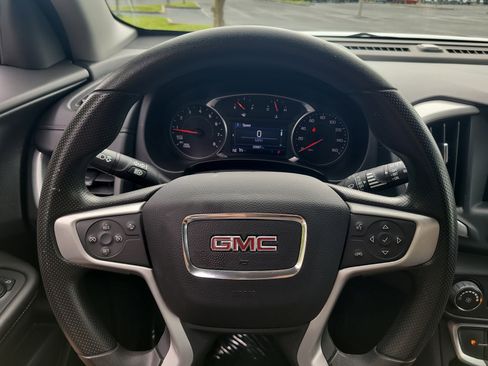 Used 2024 GMC Terrain SLE FWD image 29