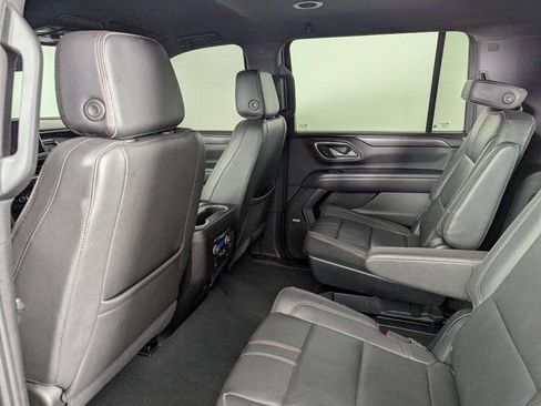 Used 2023 Chevrolet Suburban RST w/ Luxury Package image 17