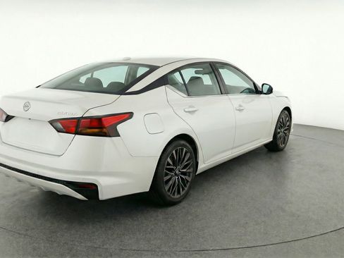 Used 2025 Nissan Altima 2.5 SV image 9