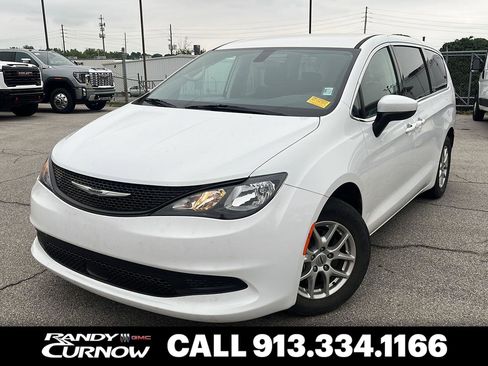 Used 2022 Chrysler Voyager LX FWD image 1