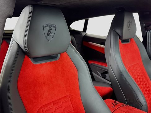 Used 2021 Lamborghini Urus AWD/4WD image 46
