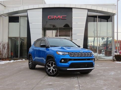 Used 2024 Jeep Compass Limited image 1