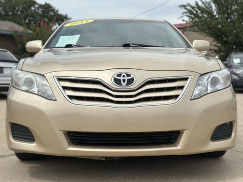Used 2011 Toyota Camry LE w/ LE Extra-Value Pkg FWD image 3