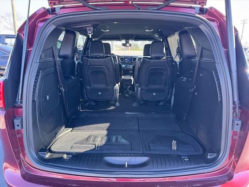 Used 2020 Chrysler Pacifica Touring-L image 9