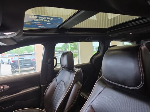 Used 2026 Chrysler Pacifica Limited FWD image 17